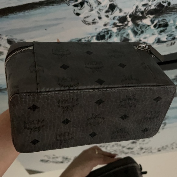 COPY - MCM rockstar visetos vanity case - Picture 4 of 4